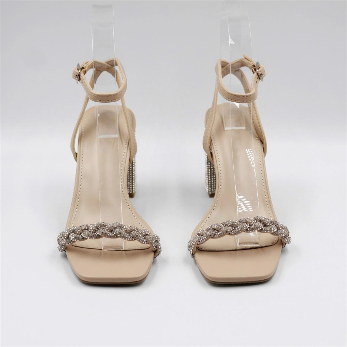 Abril - Image 2